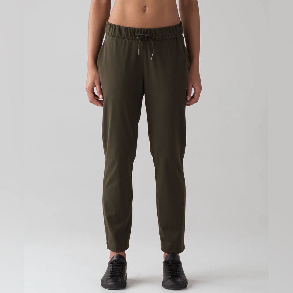 LIKE NEW lululemon athletica On The Fly Pant 25" Luxtreme